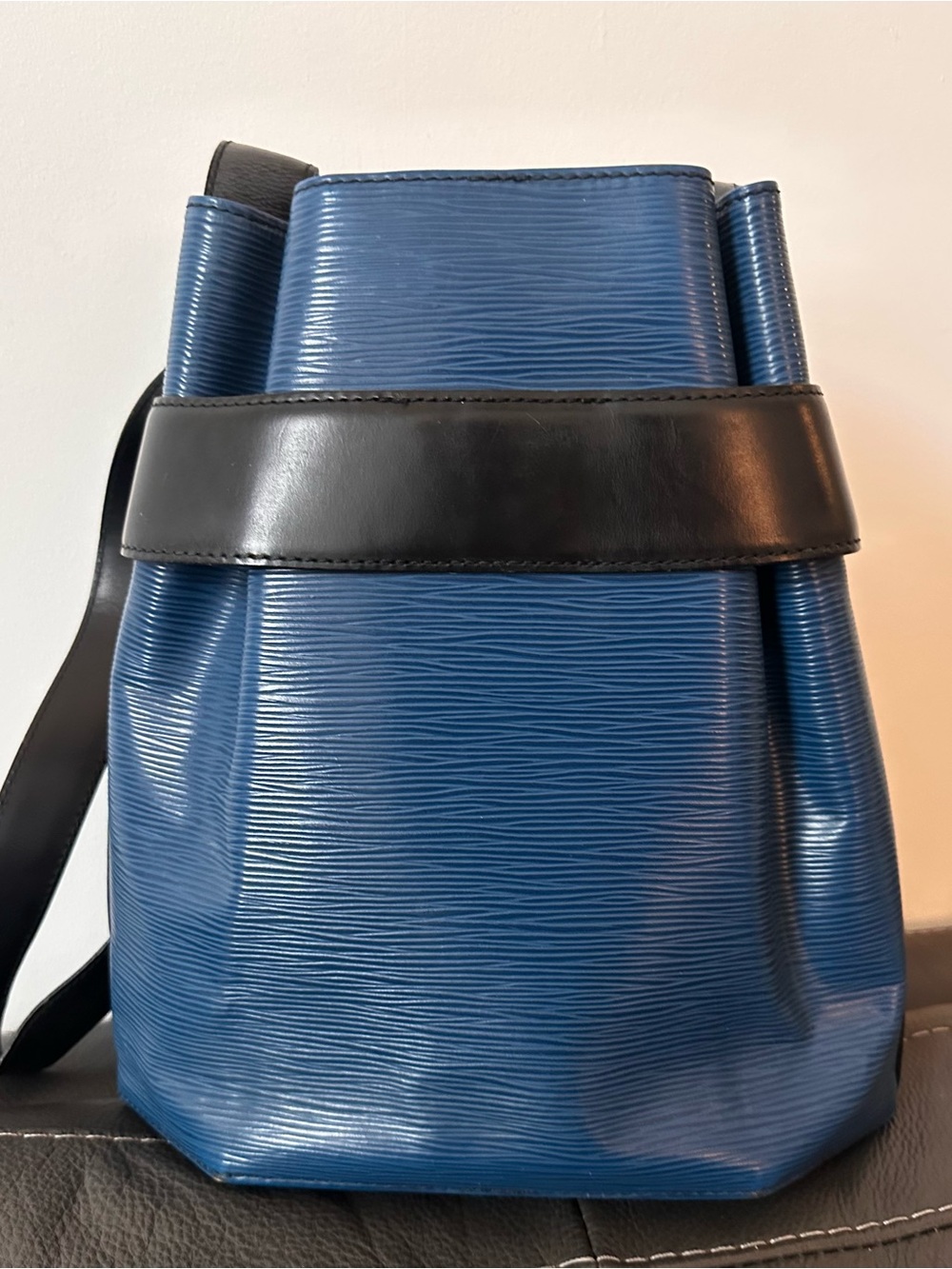 Louis Vuitton Blue Epi Leather Sac D’Epaule Vintage Bucket Bag - Picture 15 of 16